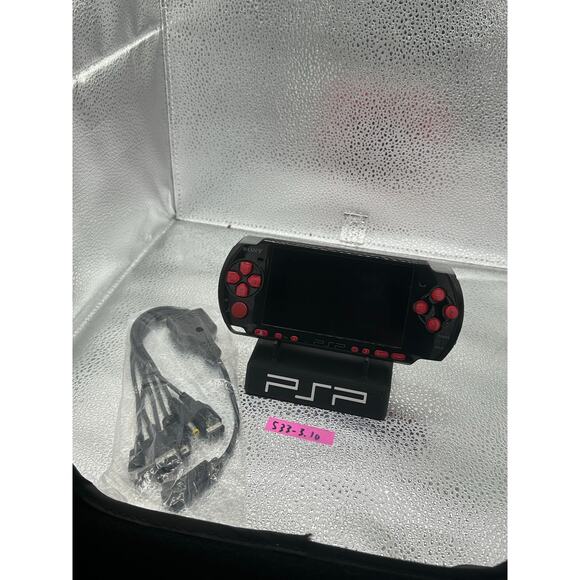 Black/red psp 3000 w/charger & new battery & front - Picture 1 of 10